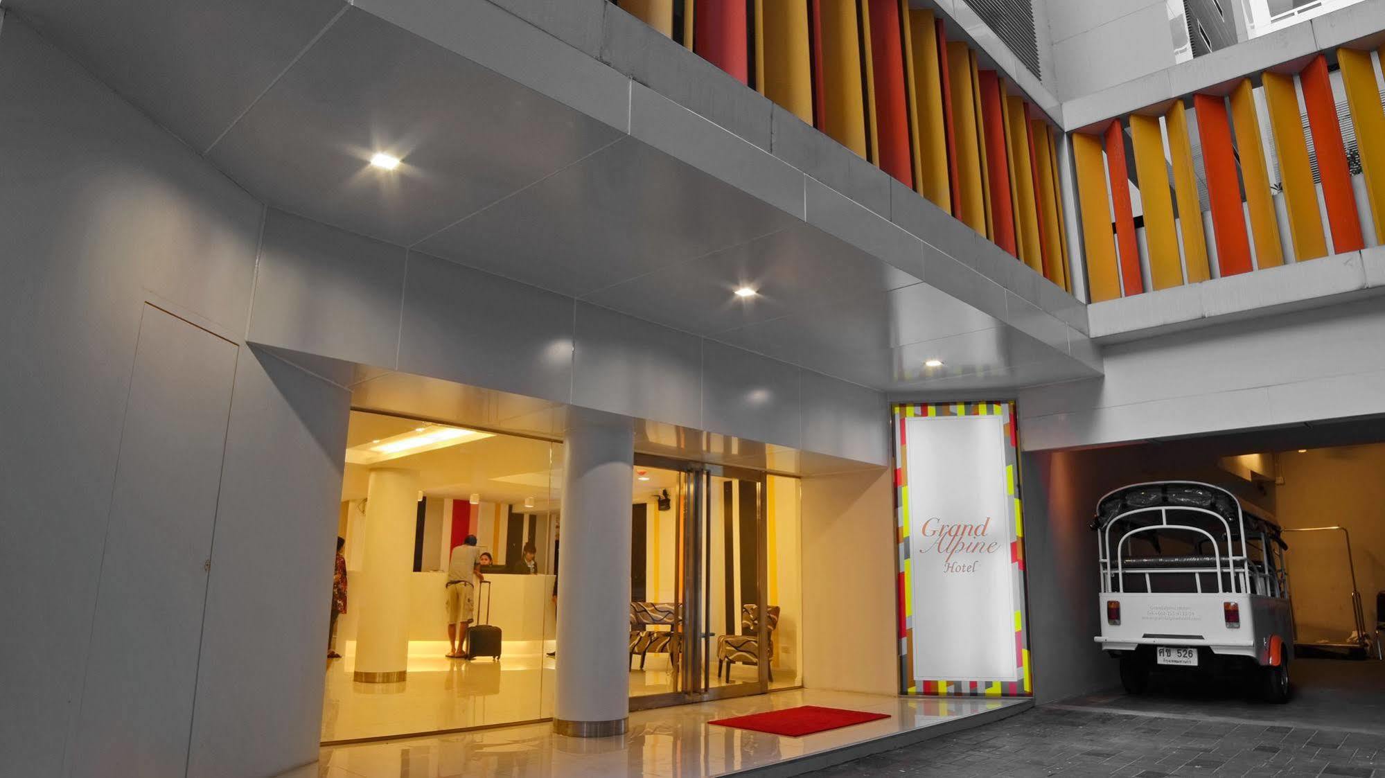 Grand Alpine Hotel Bangkok Exteriér fotografie